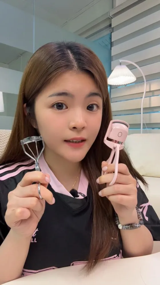 Electric eyelash curler, published on @ono.prettylab